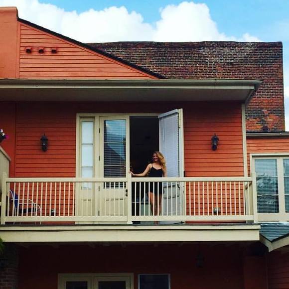 Meet your Posher, Lauren - Picture 1 of 1